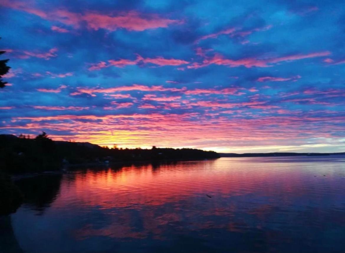 Walkon Waterfront Castle Cove Inn Chemainus Exterior foto